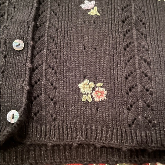 Vintage Jantzen Knit Short Sleeve Cardigan Embroidered Floral on Black Sz M/L - Picture 8 of 16